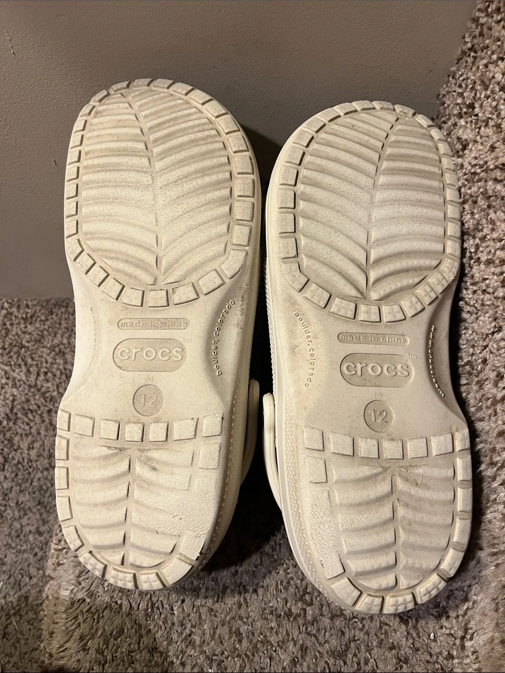 CROCS Classic Clog in Off White